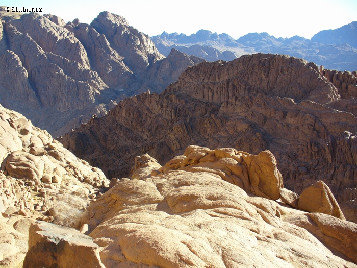 Pohled ze Schodů pokání do vnitrozemí Sinaje